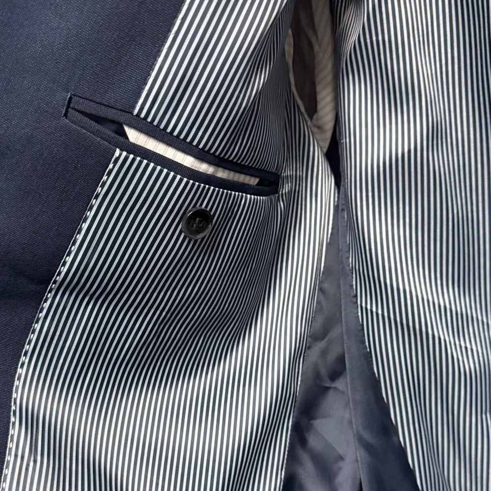 H&M Men's Classic Navy Blazer - Picture 4 of 4